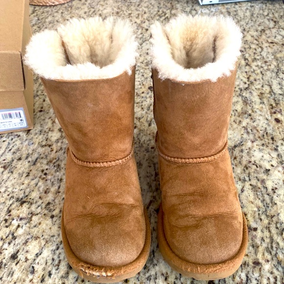 bailey bow uggs size 12